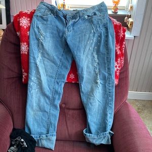 Nice shirt and capri duo super cute worn once.